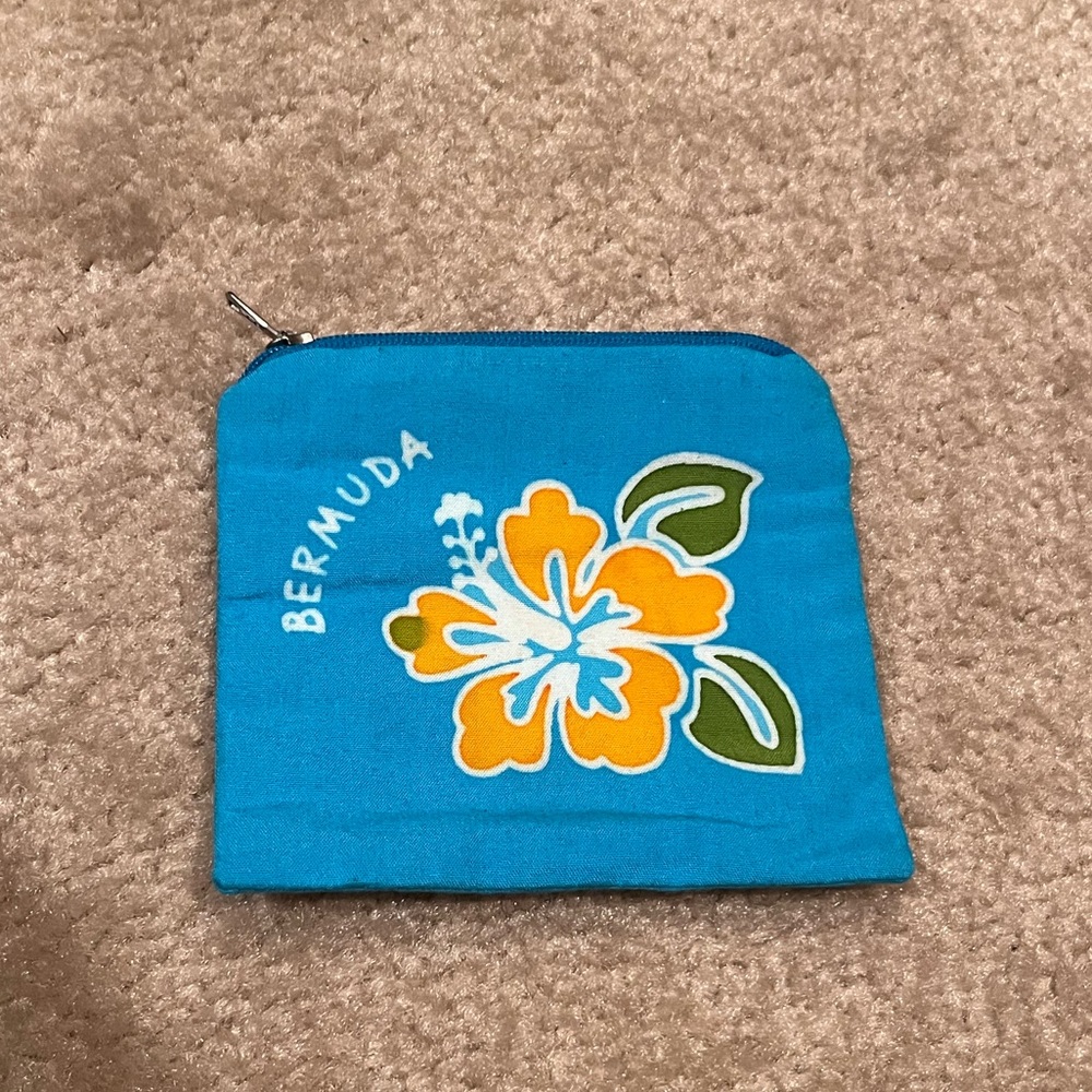 Bermuda Pouch